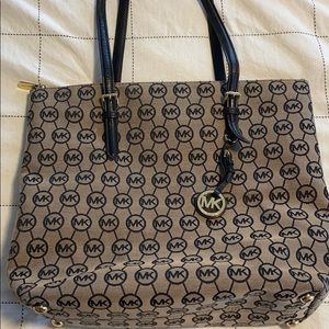 Large Micheal Kors purse